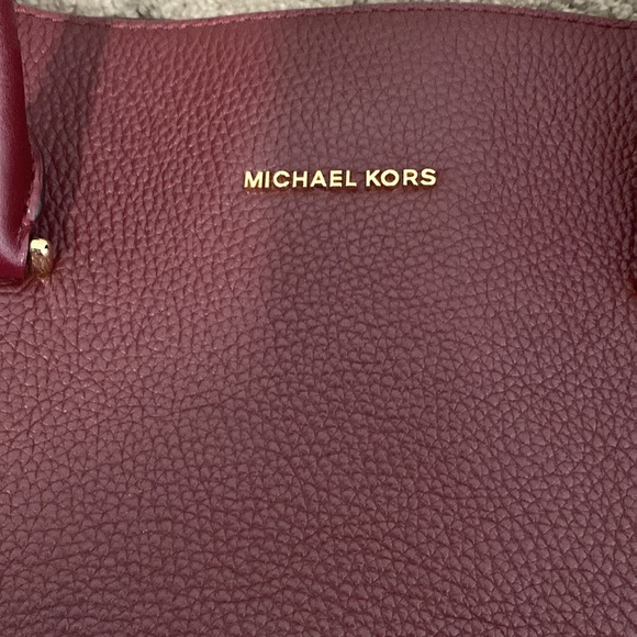 Michael Kors Fine Leather Handbag - Picture 3 of 12